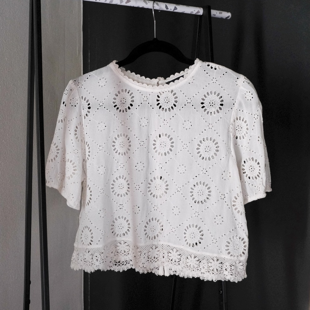 Abercrombie 100% cotton white Eyelet cropped shirt